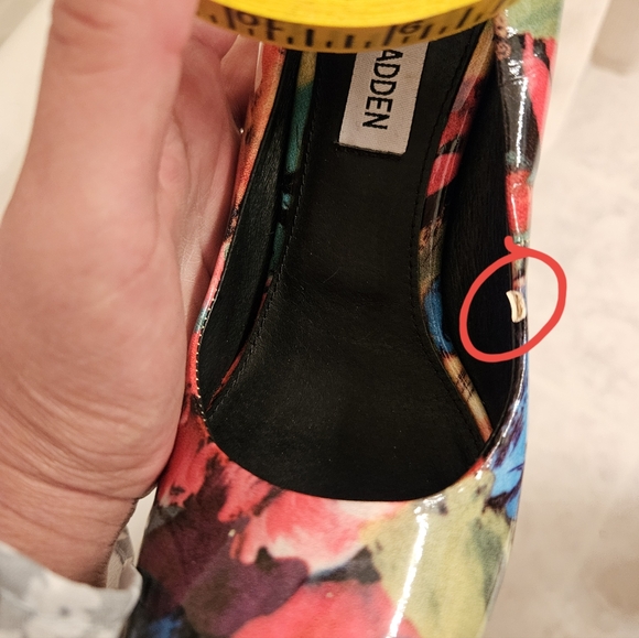 Steve Madden Flower Heels - Picture 6 of 6